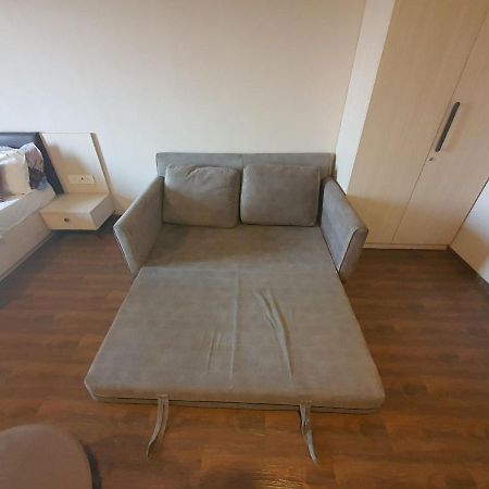 Weekend Address Managed By P.C Homes 수라트 외부 사진