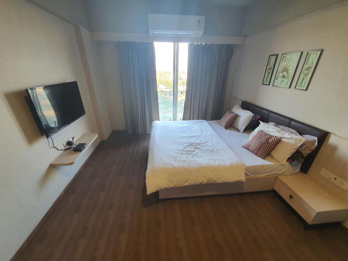 Weekend Address Managed By P.C Homes 수라트 외부 사진