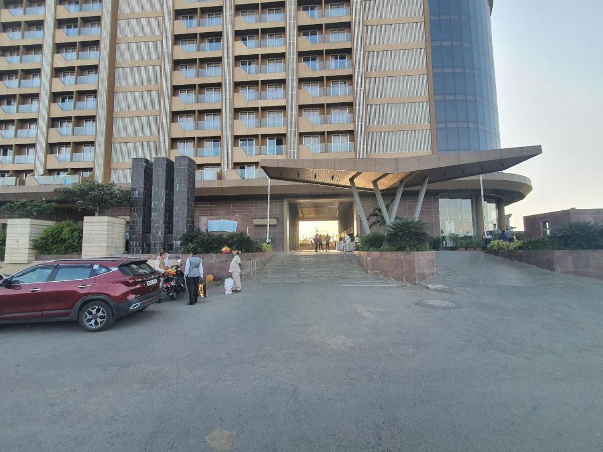 Weekend Address Managed By P.C Homes 수라트 외부 사진