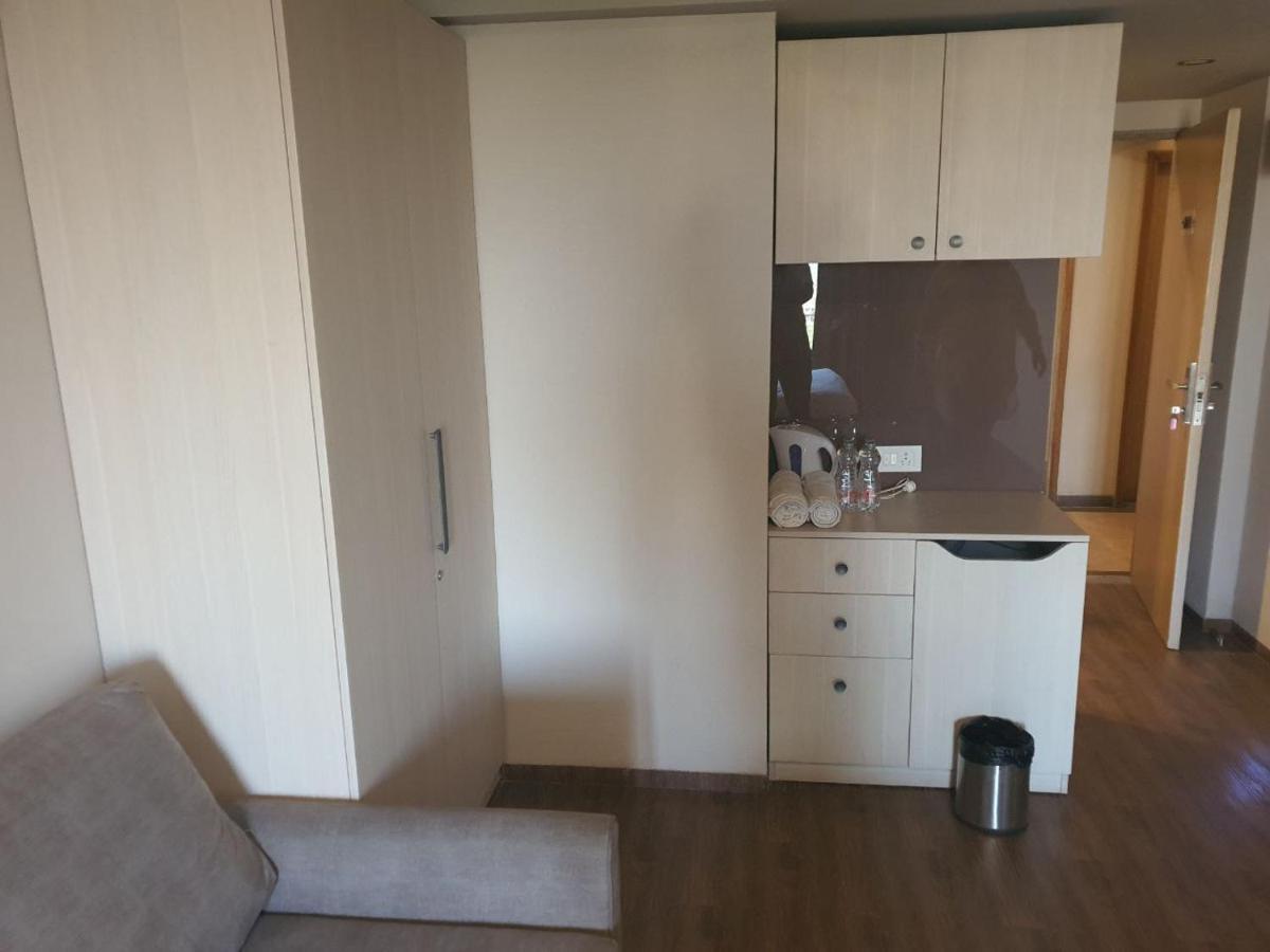 Weekend Address Managed By P.C Homes 수라트 외부 사진