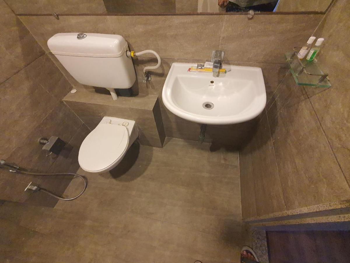 Weekend Address Managed By P.C Homes 수라트 외부 사진