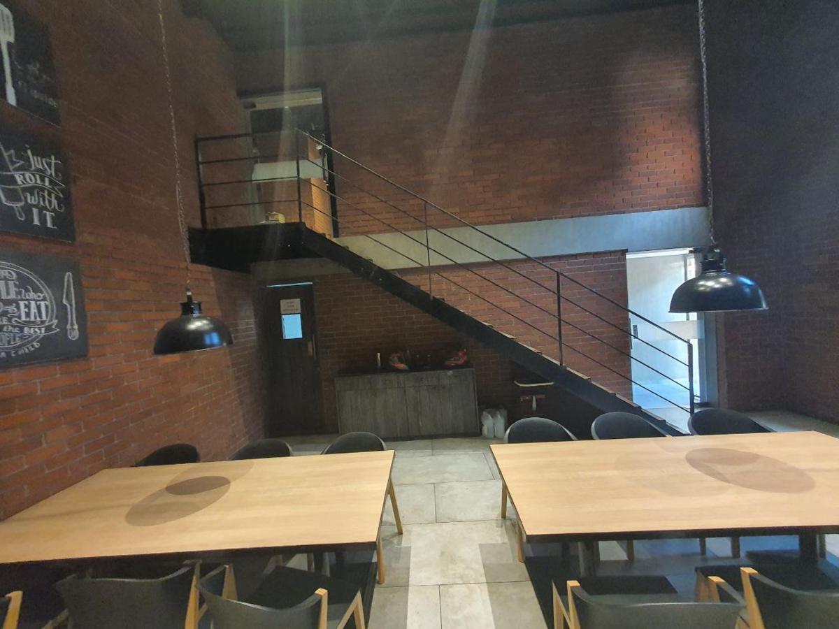 Weekend Address Managed By P.C Homes 수라트 외부 사진