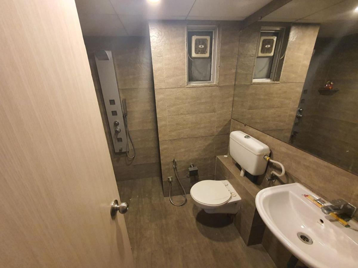 Weekend Address Managed By P.C Homes 수라트 외부 사진