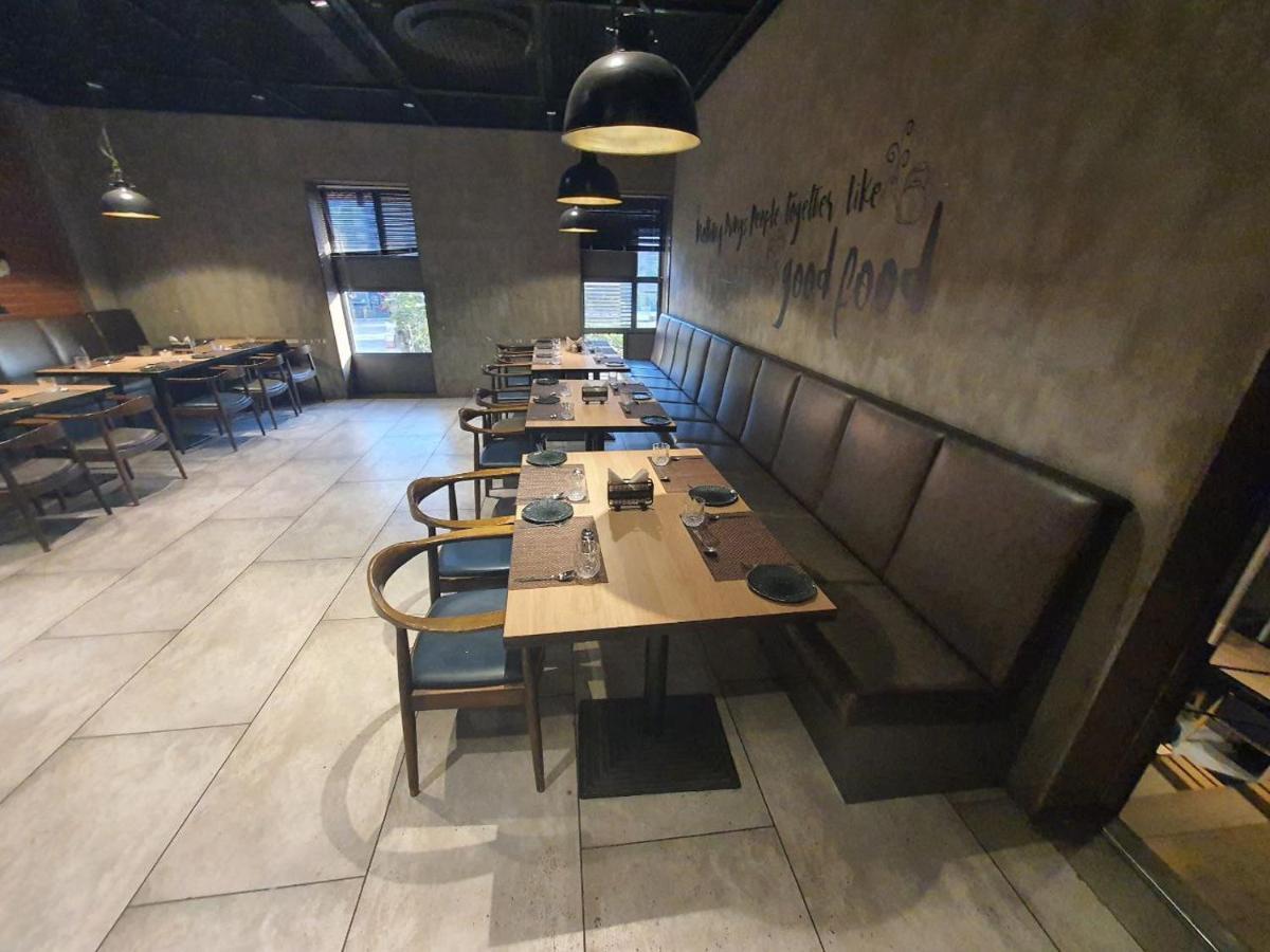 Weekend Address Managed By P.C Homes 수라트 외부 사진
